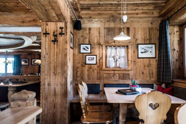  LA STUA - Restaurant, Bar & Apres Ski in Selva Val Gardena