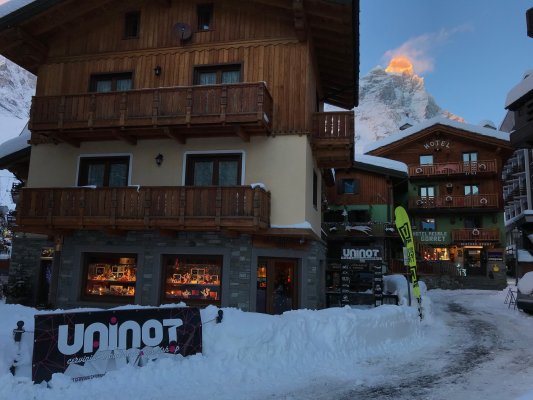 Uainot Shop - Abbigliamento e attrezzatura sci & snowboard a Cervinia