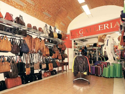 Galleria Commerciale dell’Accademia - Leather goods store in Florence