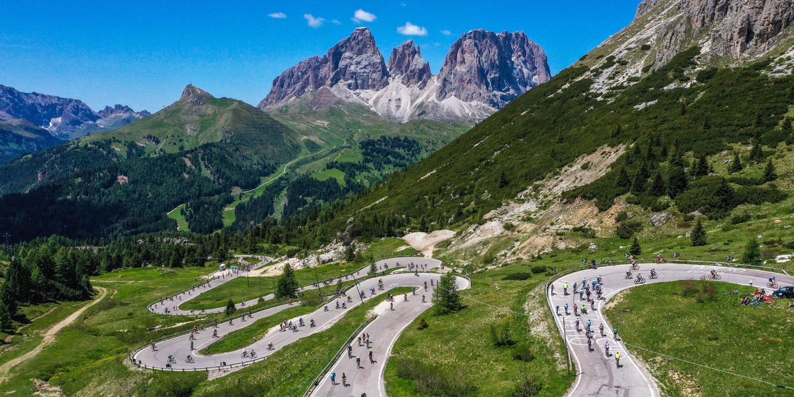 THE TOUR OF THE 4 DOLOMITIC PASSES: FROM EVENTS TO BIKE TOURS