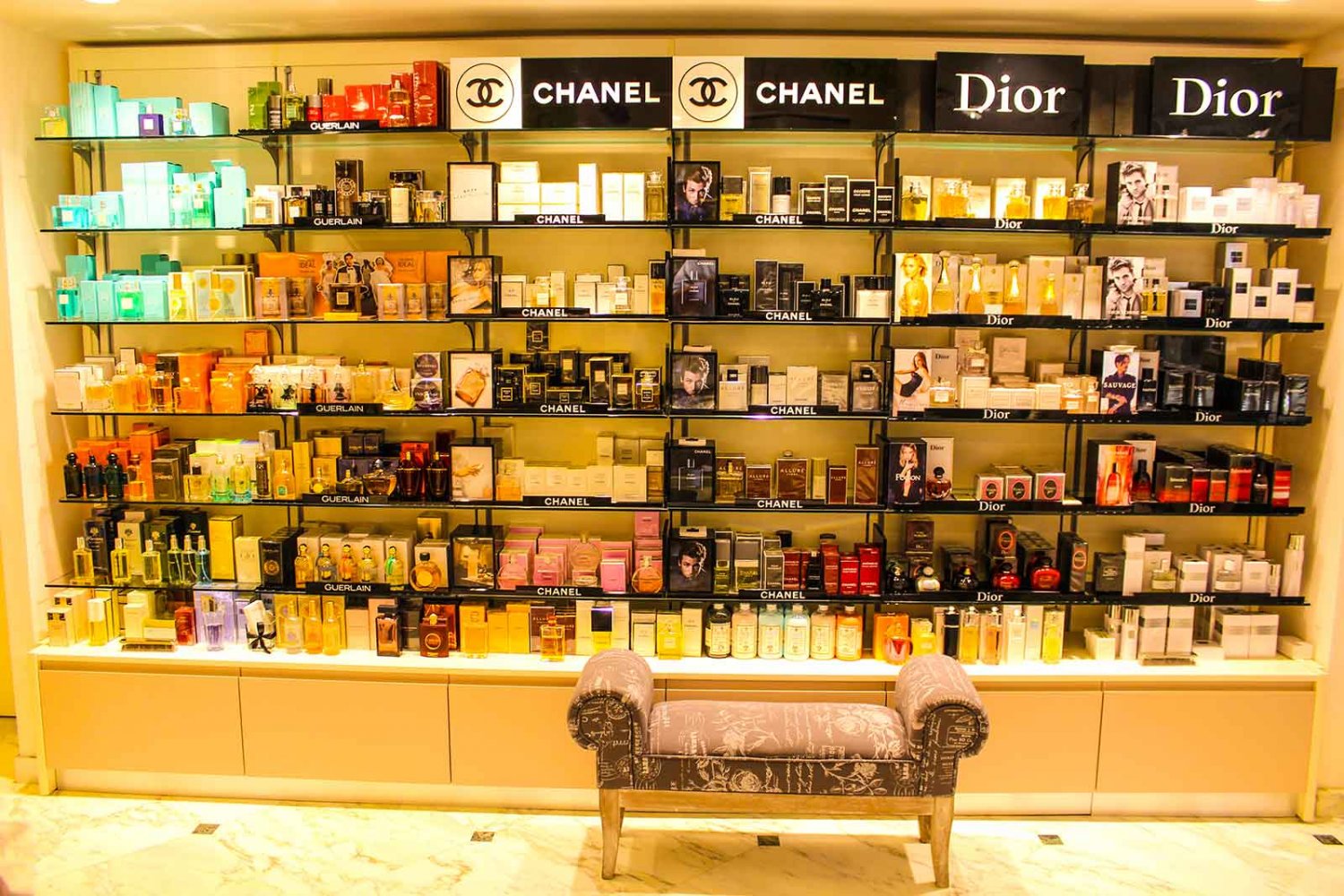 Perfume Shop Primavera at Arezzo - Partners - Orizzonte Italia