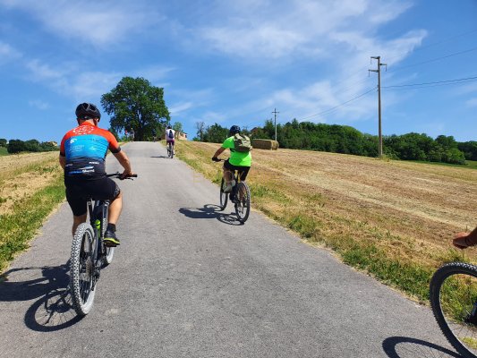 Enjoy Bike - Cesano and Metauro Valleys on an e-bike 