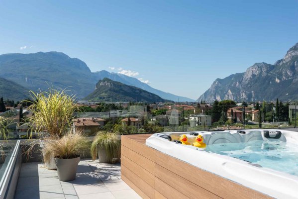 Hoody Active & Happiness Hotel - Active holiday on Lake Garda