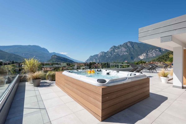 Hoody Active & Happiness Hotel - Active holiday on Lake Garda