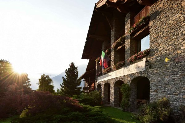 Le Mont Blanc Hotel - Hotel in Courmayeur