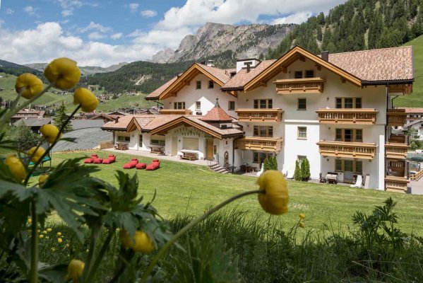 Отель Сомонт (Hotel Somont) - Пребывание в Сельве ди Валь Гардена