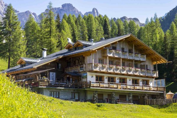Rifugio Flora Alpina - Refuge on the Dolomites