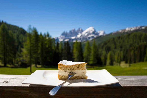 Rifugio Flora Alpina - Рифуджо Доломиты