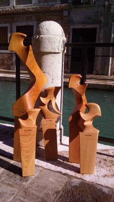 Venetian forcole and oars
