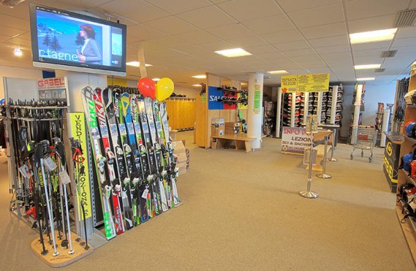 Niko Sport - Ski and snowboard rental shop in Moena