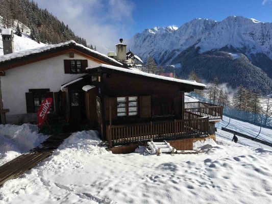 Lo Chalet - Noleggio sci e attrezzature a Courmayeur