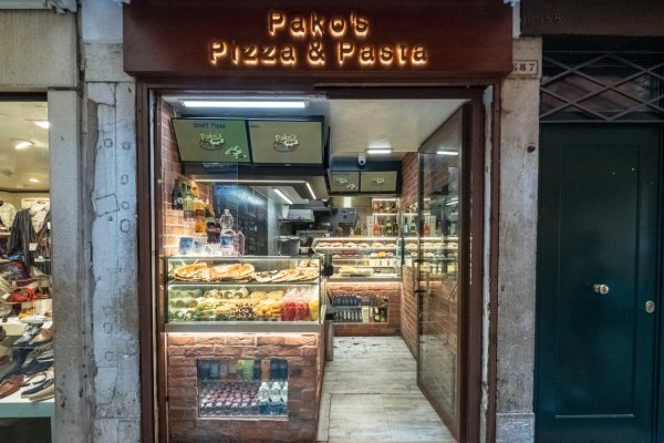 Pako's Pizza & Pasta - Gourmet street food in Venice