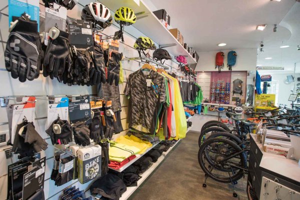 Peak Sport Adventure - bike sales and rental shop in Canazei