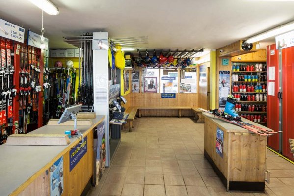 Delpero rental shops Passo Tonale