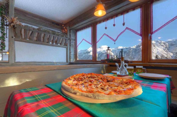 Rifugio Albasini - Bar, ristorante, alloggio e noleggio sci a Folgarida