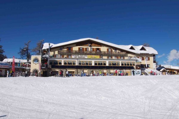 Albasini Refuge - Bar, restaurant, accommodation and ski rental in Folgarida