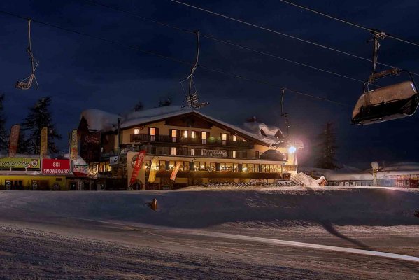 Rifugio Albasini - Bar, ristorante, alloggio e noleggio sci a Folgarida