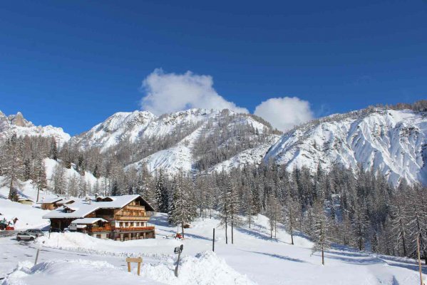 Rifugio Flora Alpina - Рифуджо Доломиты