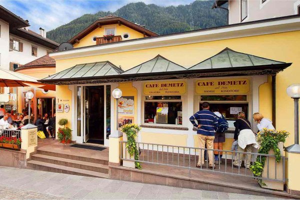 Cafè Demetz -  Historical Cafè in Ortisei