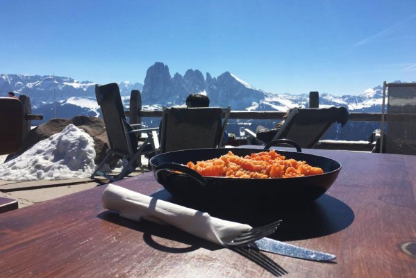 Utia Da Resciesa - Typical Tyrolean style restaurant