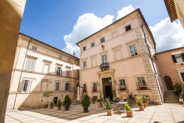 Antica Dimora alla Rocca - Soggiorno di lusso nel centro di Trevi