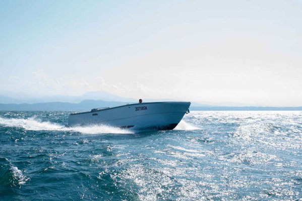 Dafne Sirmione - Boat tours on lake Garda