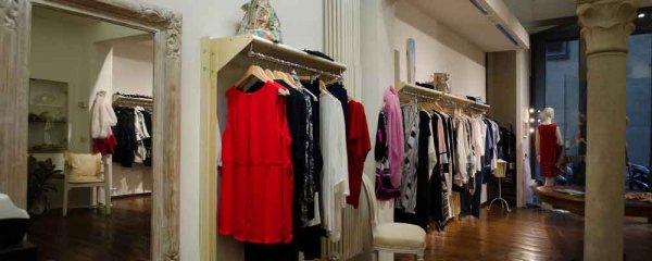  Просто Женщина (Semplicemente Donna) - магазина одежды Флоренция