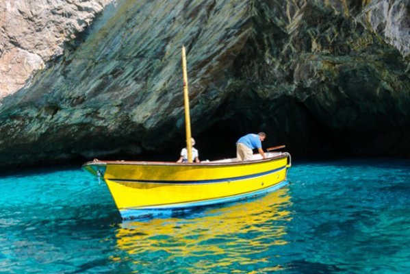 Capri Whales - Аренде прогулочных катеров на Капри