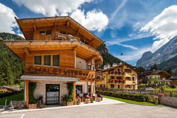 Chalet Vites - Hotel con SPA a Canazei