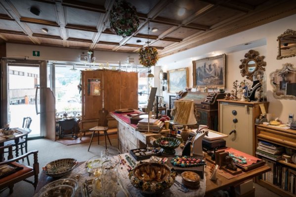 Chose - Negozio di antiquariato a Cortina