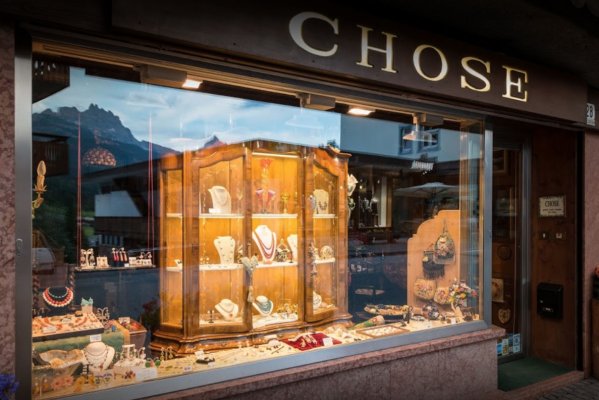 Chose - Antique shop in Cortina