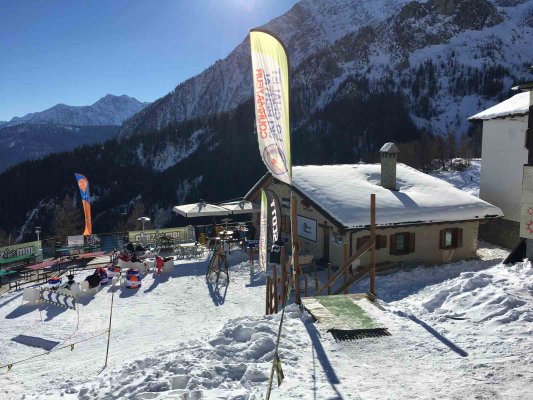 Lo Chalet - Ski and equipment rental in Courmayeur