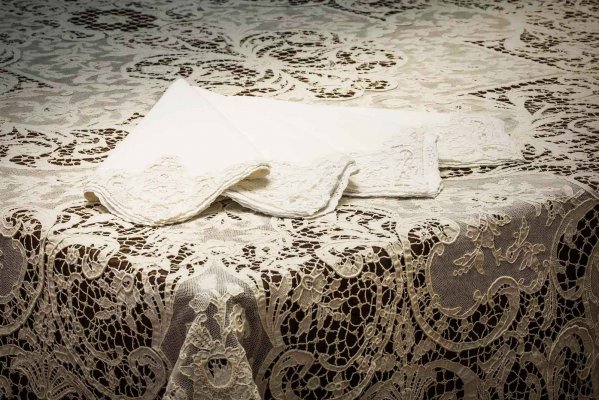  Martina Vidal Venice - Household linen and Burano lace