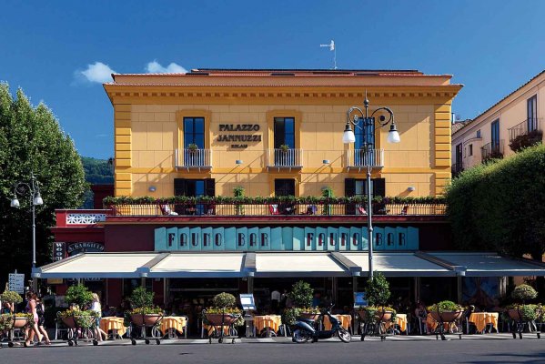 Palazzo Jannuzzi Relais - Superior four star hotel in Sorrento