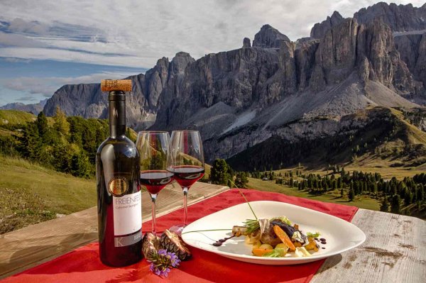 Rifugio Jimmi - A pleasant break on the Passo Gardena