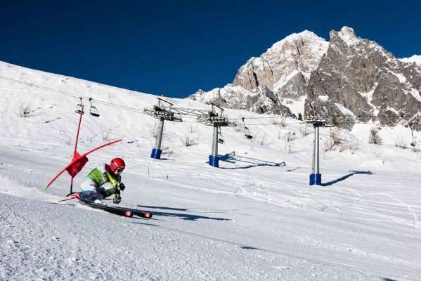 Ski In - Noleggio sci e snowboard a Courmayeur