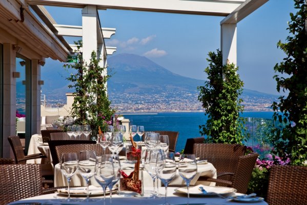 Отель Grand Hotel Vesuvio Неаполя