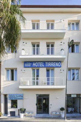Hotel Nuovo Tirreno - Vacanza in Versilia