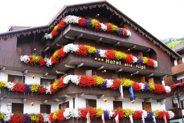 Hotel Alle Alpi - Typical holiday in the Dolomites