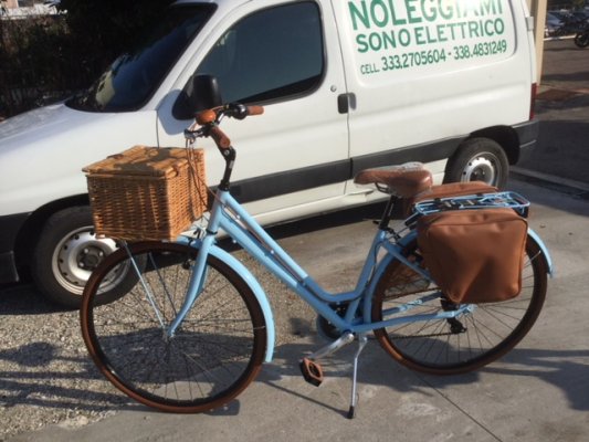 Sirmio Trans Rent - Visit Lake Garda driving a bicycle